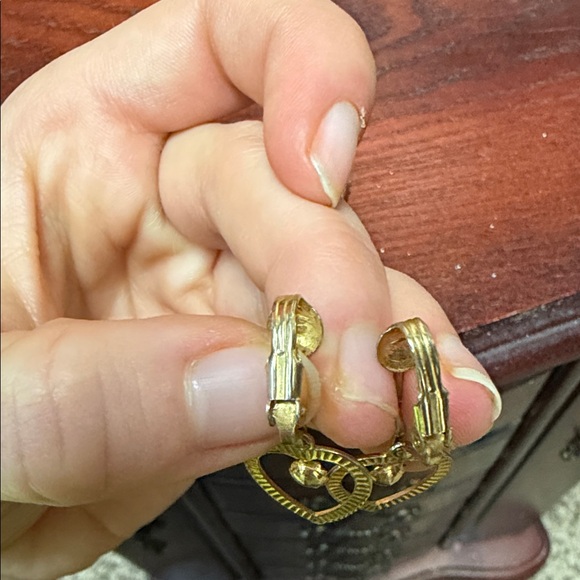 Vintage Gold Heart Drop clip on Earrings - Picture 7 of 7